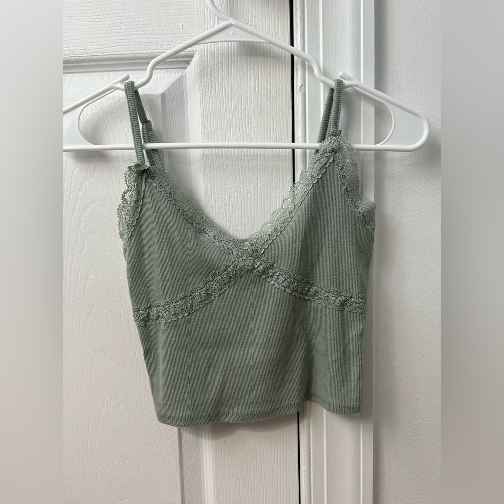 Green lace trim garage tank